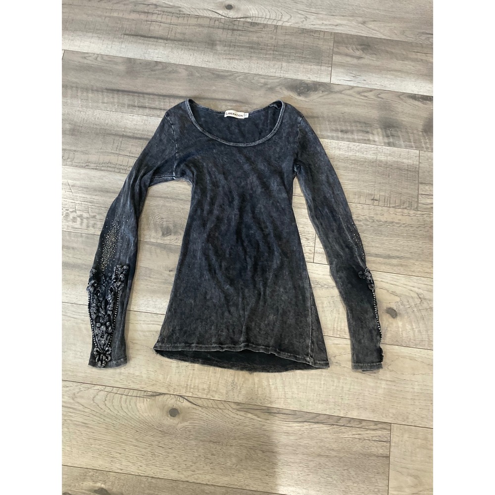 Liberation Womens Grey Acid Wash Ribbed Embroidered Rhinestone Sleeve Top Medium